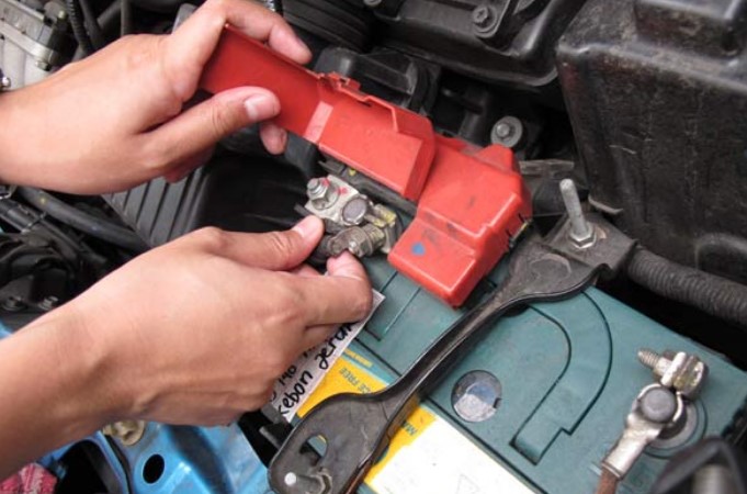 Aki Mobil Mogok? Beli Aki  Panggilan dan Delivery di Penjaringan Solusinya